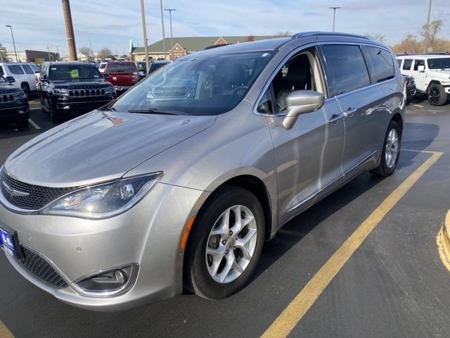 $15840 : Pre-Owned 2017 Pacifica Touri image 4