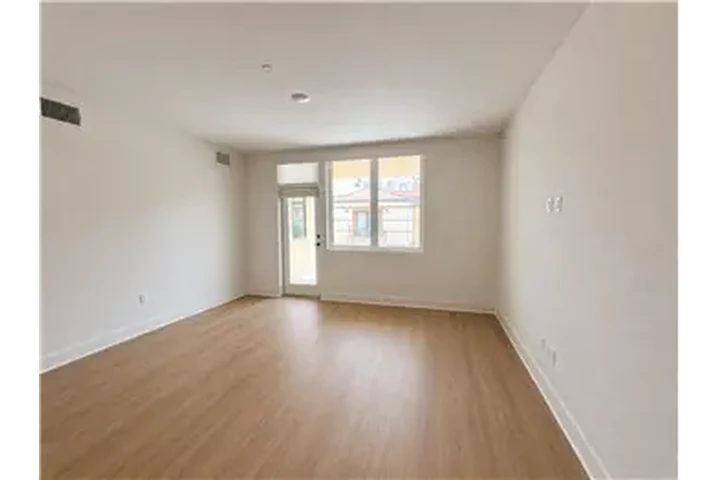 $7250 : Rental property with 2 bedro image 7
