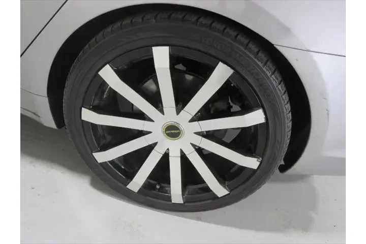 $8950 : Hyundai Genesis 2010 4.6L V8 image 9