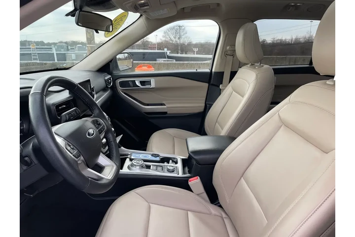 $28535 : Ford Explorer 2022 AWD XLT 4 image 9