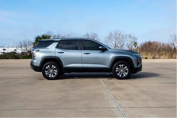 $24227 : Chevrolet Equinox 2025 LT 4d image 2