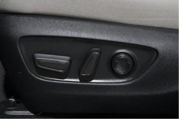 $39989 : Toyota RAV4 Hybrid 2025 AWD image 4