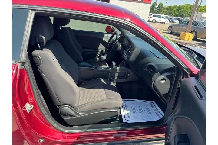 $17980 : 2019 Challenger SXT RWD image 8