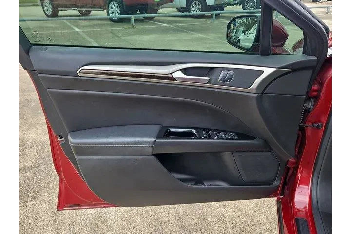 $10200 : Ford Fusion Hybrid 2016 SE 4 image 8