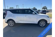 $14587 : Kia Soul 2024 S 4dr Crossove thumbnail