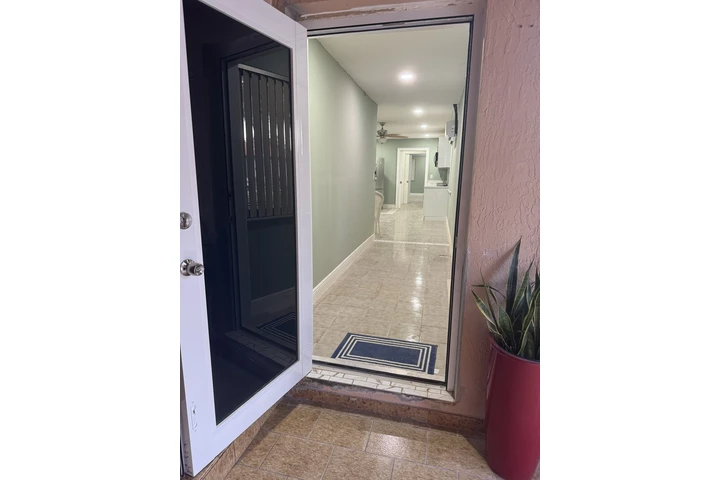 $1800 : Espacioso efficiency image 10