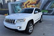 $9977 : 2013 Grand Cherokee Overland thumbnail