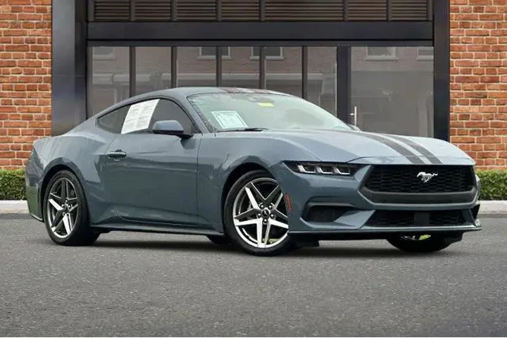 $27966 : Ford Mustang 2024 EcoBoost 2 image 2