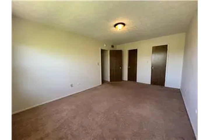 $700 : Rental property with 2 bedro image 8
