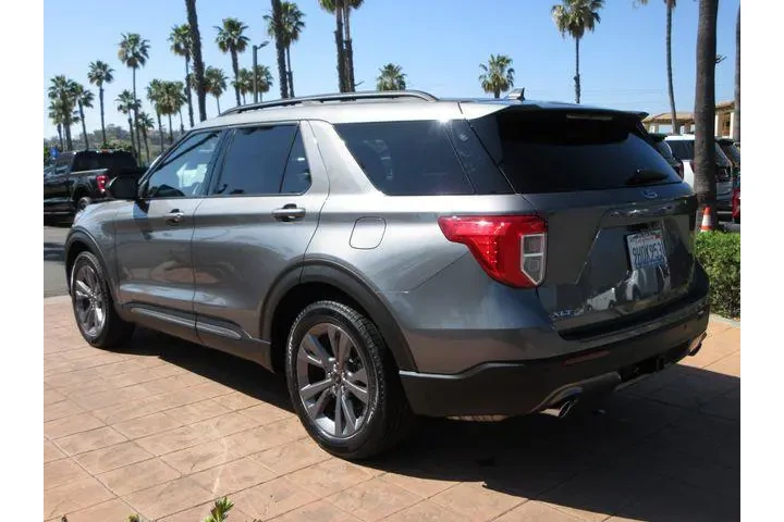 $27889 : Ford Explorer 2023 XLT 4dr S image 2