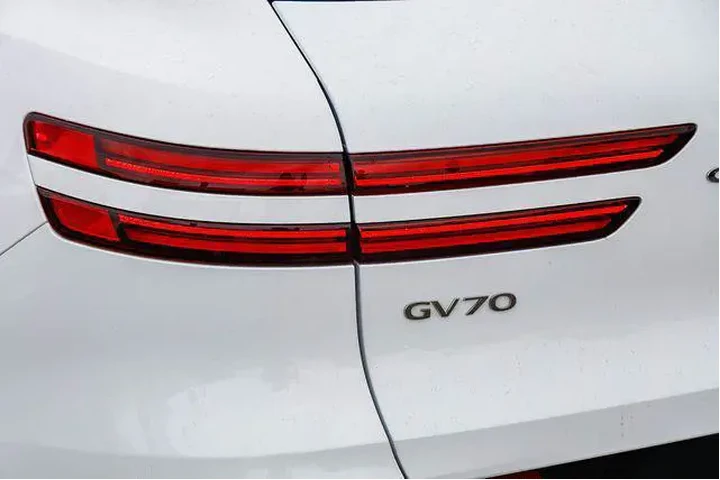 $39991 : Genesis GV70 2023 AWD 2.5T S image 10