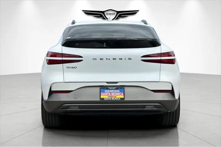 $37558 : Genesis GV60 2023 AWD Perfor image 6