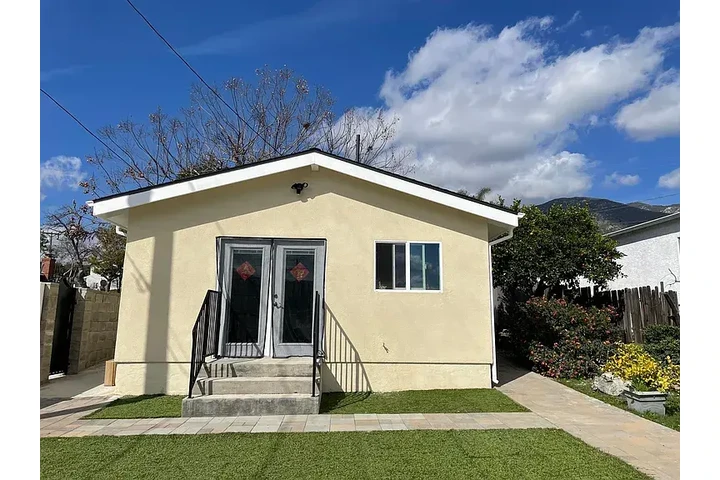 $750 : Rent 1Bed/1Bath  in Glendale image 1