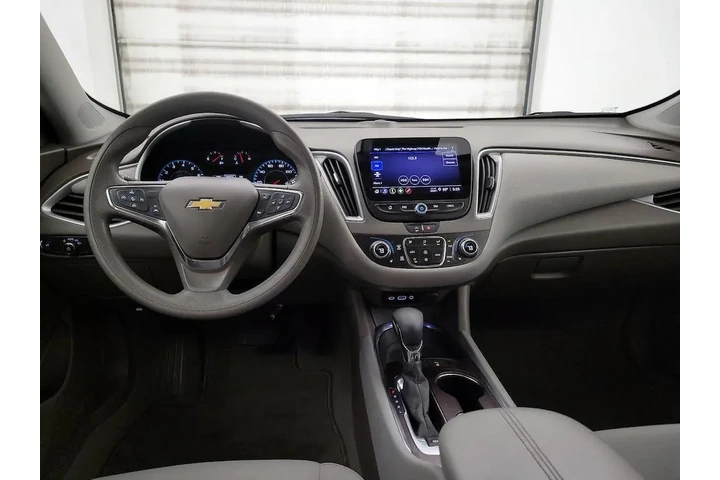 $17998 : Chevrolet Malibu 2022 LT 4dr image 9