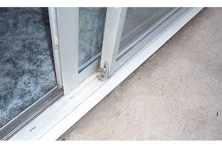 Reparacion  ventanas y puertas image 1