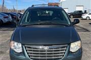 $2995 : 2006 Town and Country Touring thumbnail
