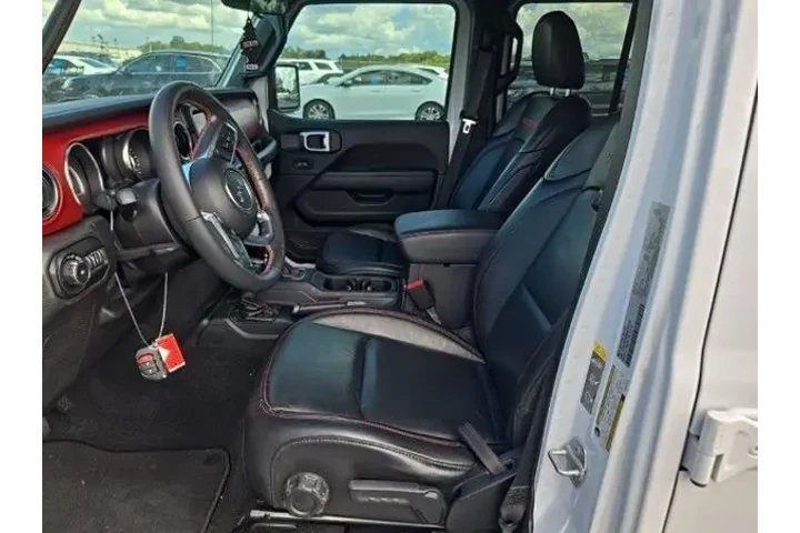 $36961 : Jeep Wrangler Unlimited 2021 image 5