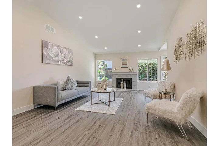 $1500 : Welcome to this completely rem image 1