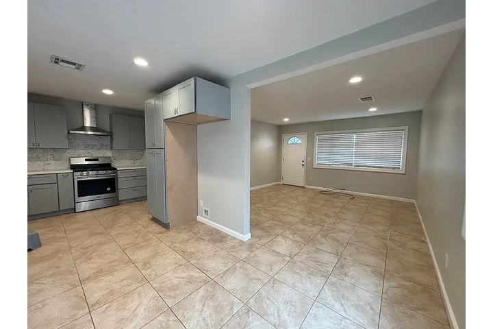 $1050 : 3 Recamaras 1 Baño image 5