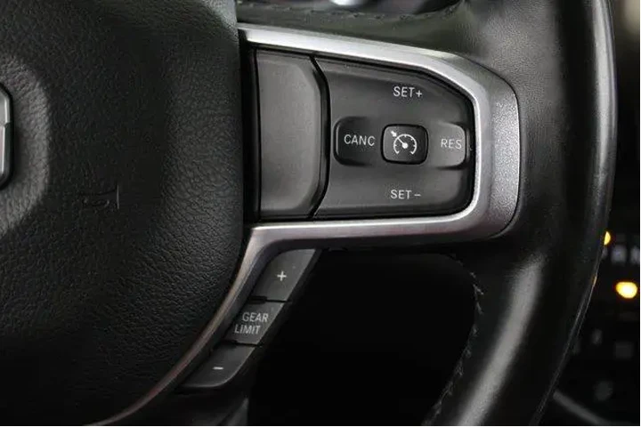 $39918 : Ram 1500 2022 4x4 Laramie 4d image 10