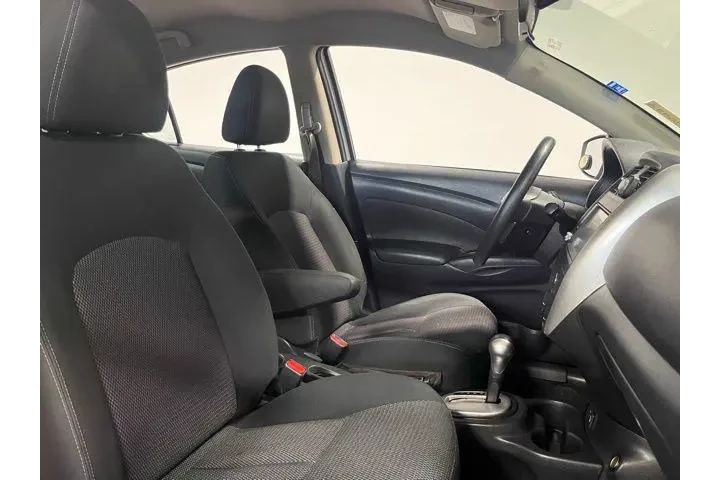 $8074 : Nissan Versa 2019 image 10