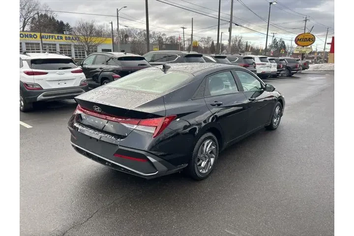 $17750 : Hyundai ELANTRA 2024 SEL 4dr image 3