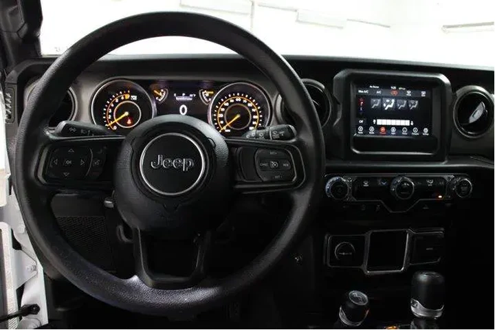 $28998 : Jeep Wrangler Unlimited 2022 image 8