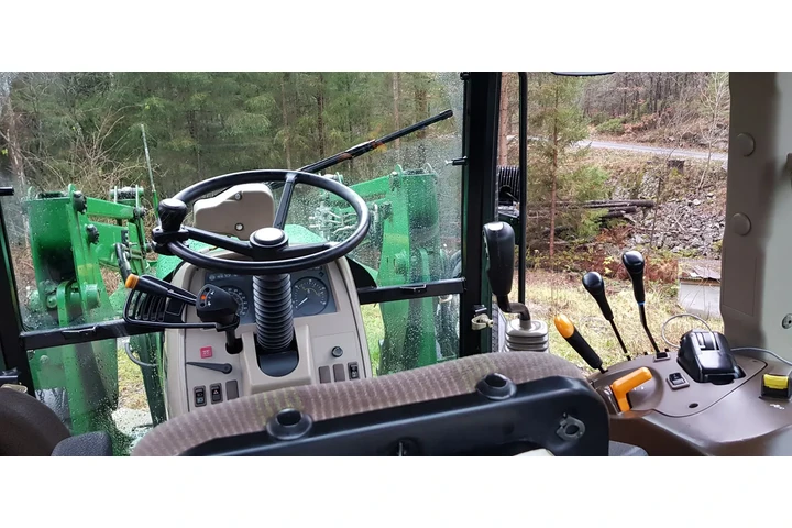 $9000 : Tractor John Deere 5820 image 5