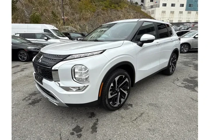 $28830 : Mitsubishi Outlander 2024 SE image 4