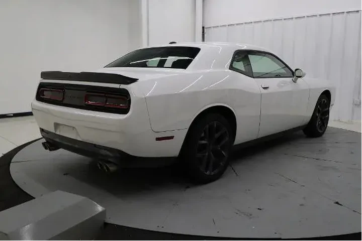 $23795 : Dodge Challenger 2023 SXT 2d image 4