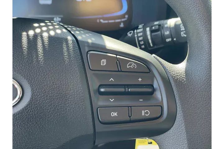 $20736 : Hyundai VENUE 2025 SE 4dr Cr image 9