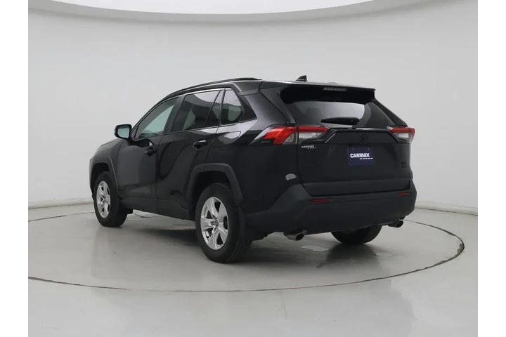 $29998 : Toyota RAV4 2021 AWD XLE 4dr image 2