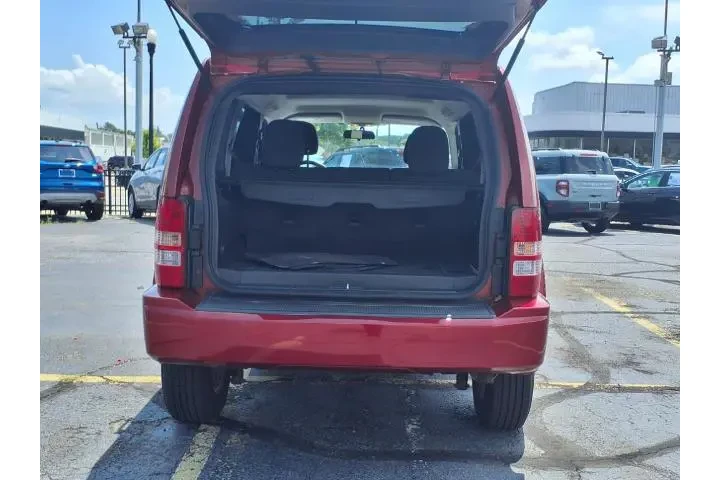 Jeep Liberty 2012 4x4 Sport image 8