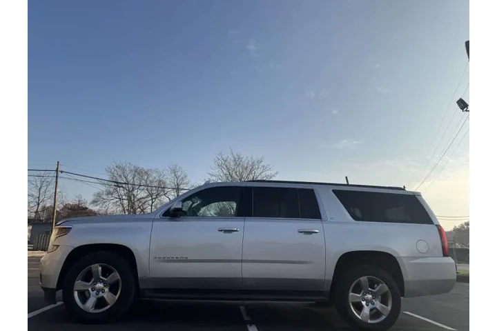 $14999 : 2018 Suburban LT image 5
