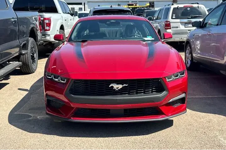 $31995 : Ford Mustang 2024 EcoBoost 2 image 4
