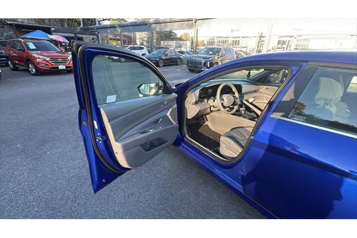 $20300 : Hyundai ELANTRA 2024 SEL 4dr image 10
