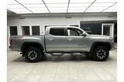 $37995 : Toyota Tacoma 2023 4x4 SR5 V thumbnail