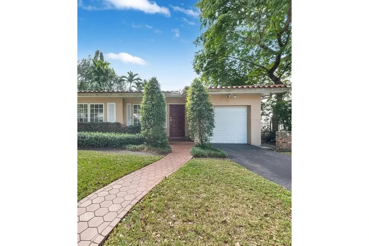 $2500 : HOUSE FOR RENT image 1