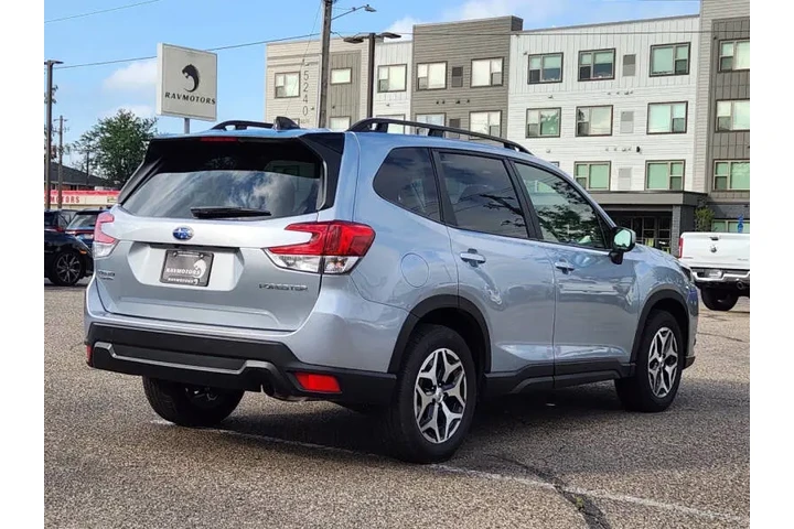 $22475 : 2024 Forester Premium image 10