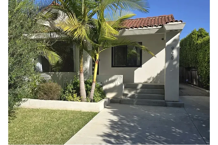 $1510 : SINGLE FAMILY RESIDENCE! image 1