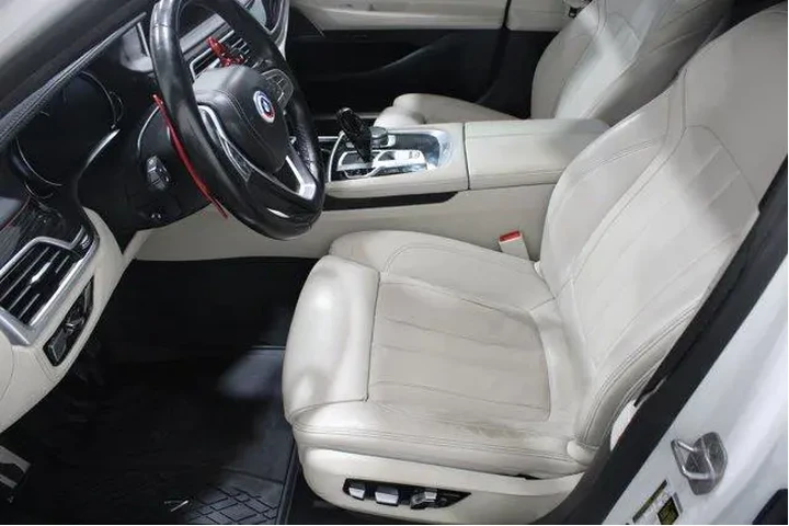 $29948 : BMW 7 Series 2019 740i 4dr S image 6