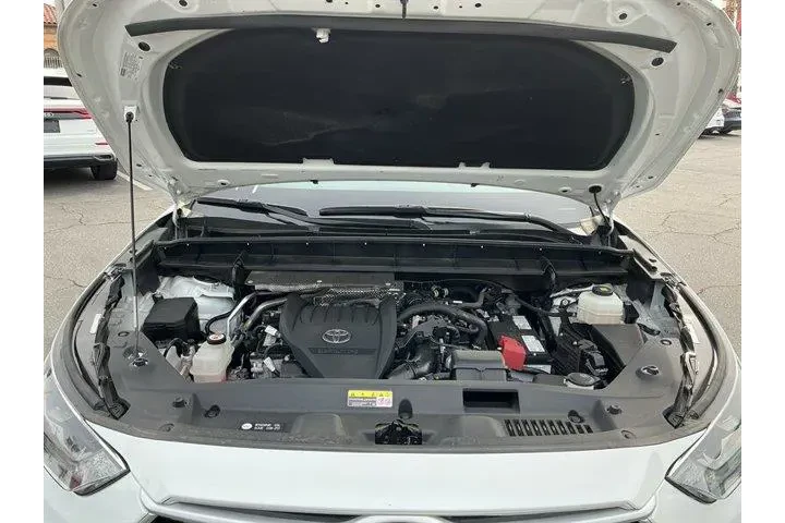 $31088 : Toyota Highlander 2023 L 4dr image 7