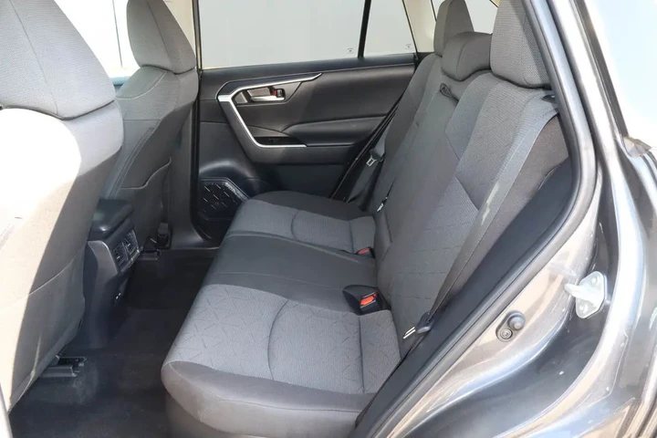 $35287 : 2025 RAV4 Hybrid XLE AWD image 8