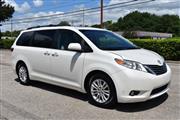 2017 Sienna XLE Premium 8-Pas thumbnail