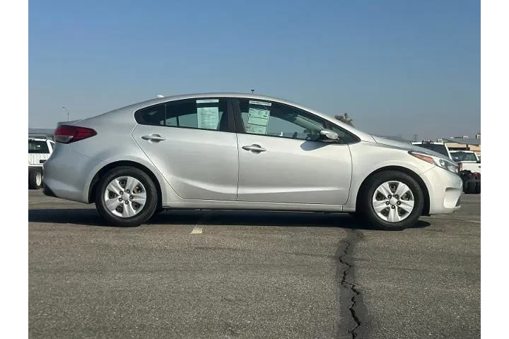 $11990 : Kia Forte 2017 LX 4dr Sedan image 2