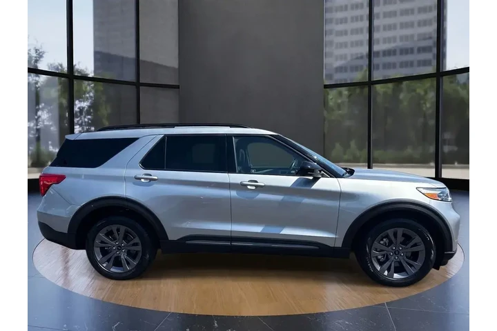 $30995 : Ford Explorer 2023 XLT 4dr S image 2