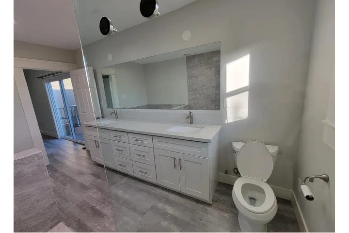 $4200 : 3 bedroom house available image 6