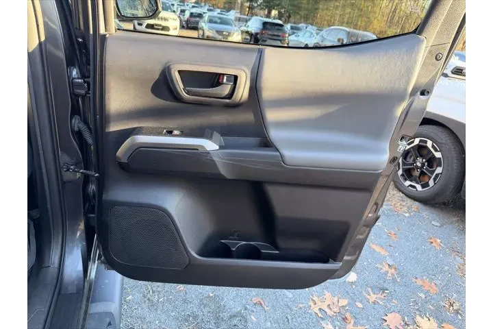 $28999 : Toyota Tacoma 2019 4x4 TRD P image 8