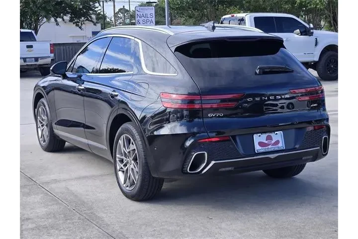 $38394 : Genesis GV70 2023 AWD 2.5T S image 5