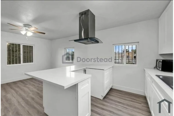 $2600 : CASA DE RENTA ! image 5